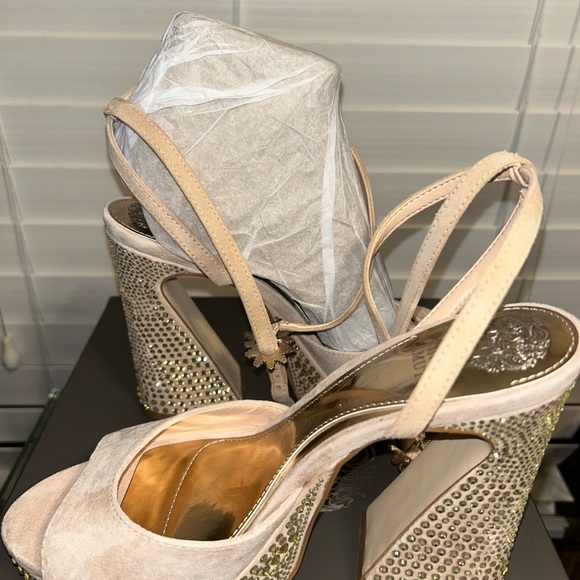 Vince Camuto platform - Picture 3 of 7
